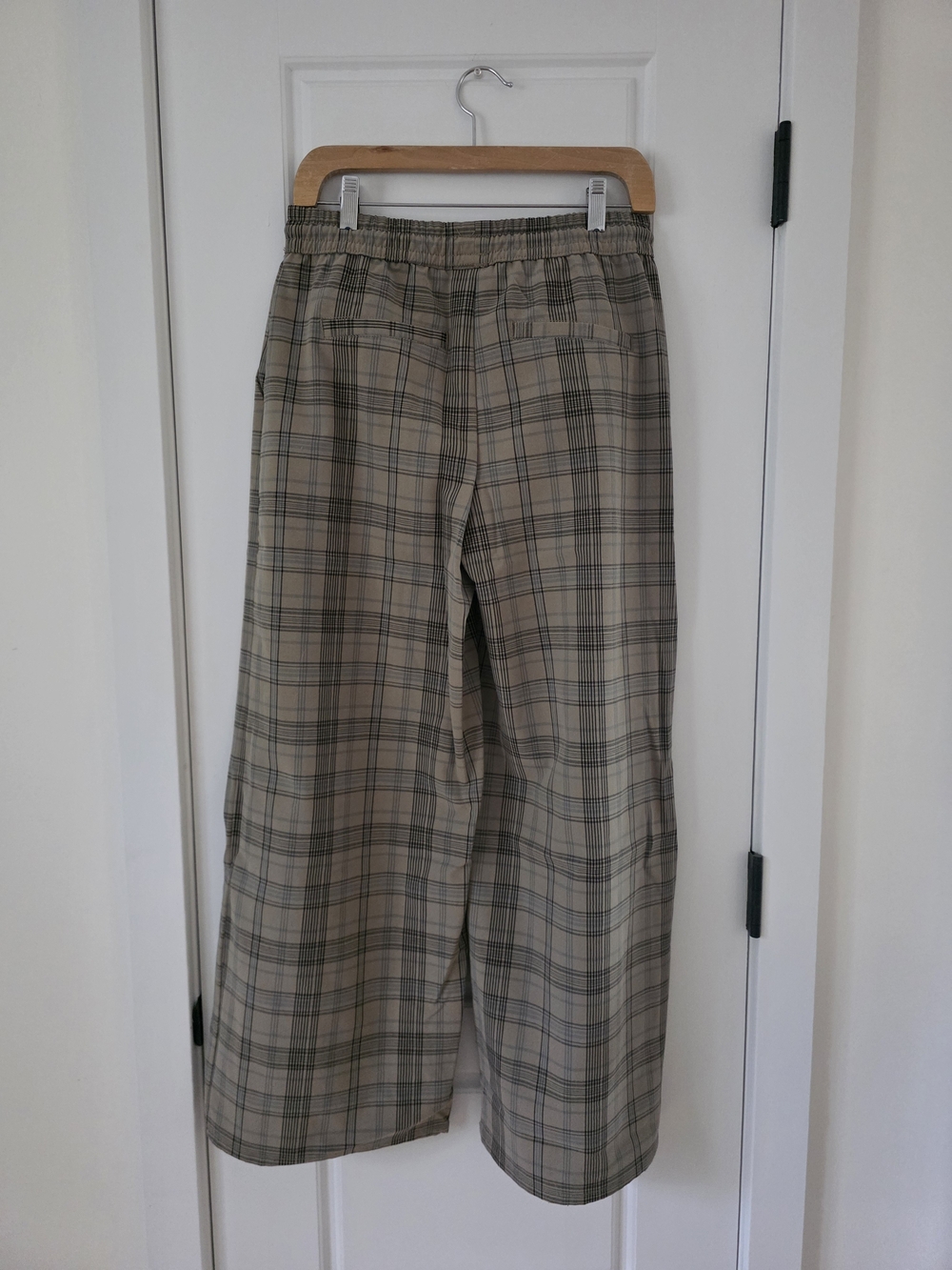Noisy May Brown Plaid Elastic Waist Jogger Pants - Picture 2 of 3